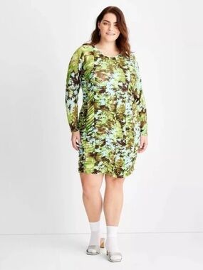 Women’s Future Collective Green Floral Long Sleeve Ruched Bodycon
Dress
